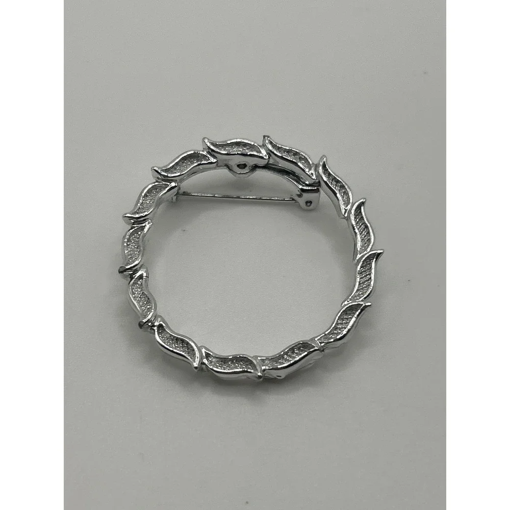 Gerry's Silver Tone‎ Circular Wreath Brooch Pin Textured Leaf Design Jewelry